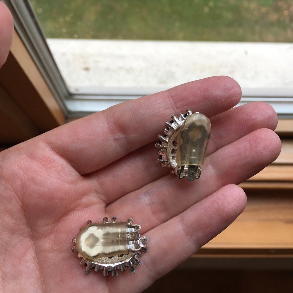 Sparkly Clip on earrings - Picture 4 of 11